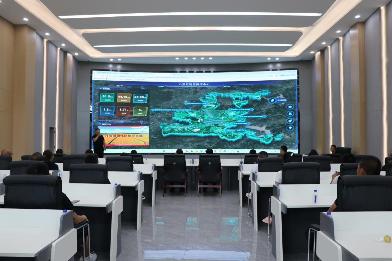 智慧农业-农业黑科技！一屏看完50+数据，种地也能这么酷！