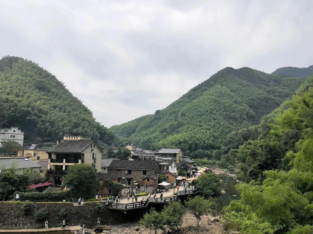 AI数字乡村-乡村文旅：山东反向旅游推荐“小众秘境古村落”